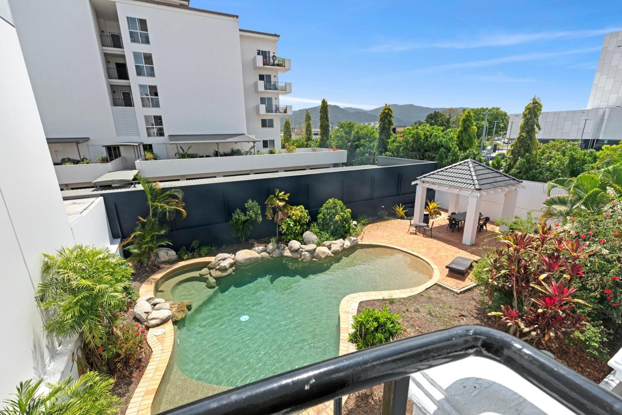 Villa Vaucluse Apartments Κερνς Εξωτερικό φωτογραφία